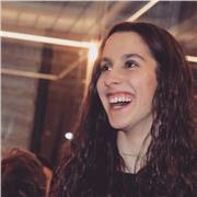 studentessa giurisprudenza offre ripetizioni e aiuto compiti